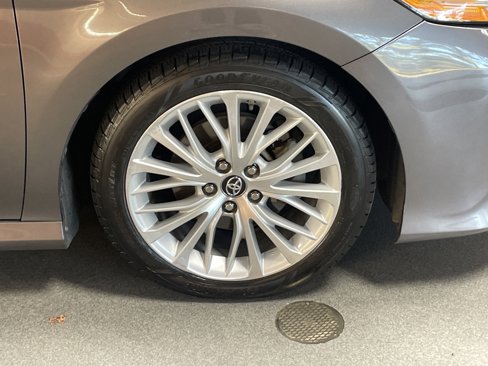 Used 2019 Toyota Camry XLE image 13