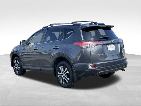 Used 2018 Toyota RAV4 LE image 5
