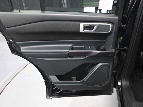 Used 2020 Ford Explorer XLT image 25