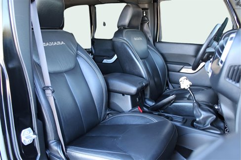 Used 2017 Jeep Wrangler Unlimited Sahara w/ Connectivity Group image 24