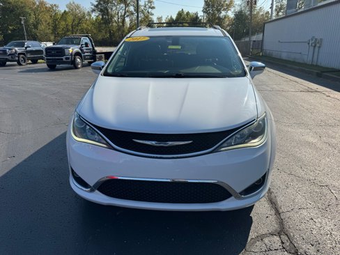 Used 2017 Chrysler Pacifica Limited image 10
