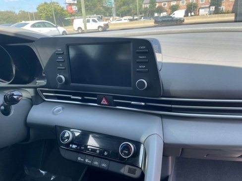 Used 2023 Hyundai Elantra SEL image 30