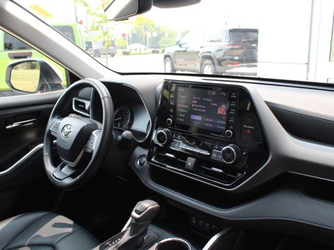 Used 2022 Toyota Highlander XLE image 35