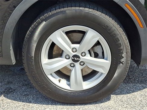 Used 2022 Kia Sorento LX image 12