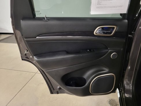 Used 2015 Jeep Grand Cherokee Summit image 23