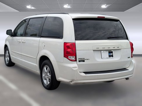 Used 2013 Dodge Grand Caravan SXT image 3