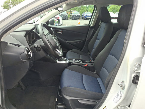 Used 2020 Toyota Yaris LE image 13
