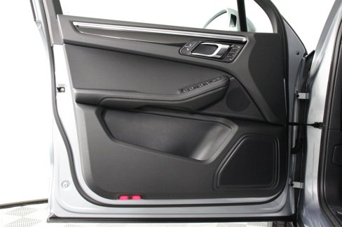Certified 2025 Porsche Macan image 20