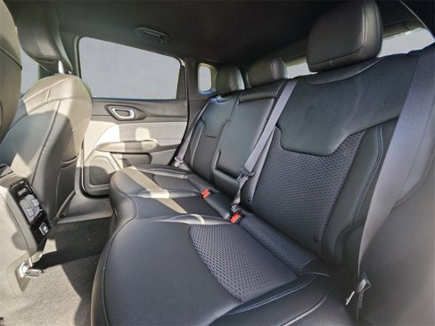 New 2025 Jeep Compass Latitude image 13