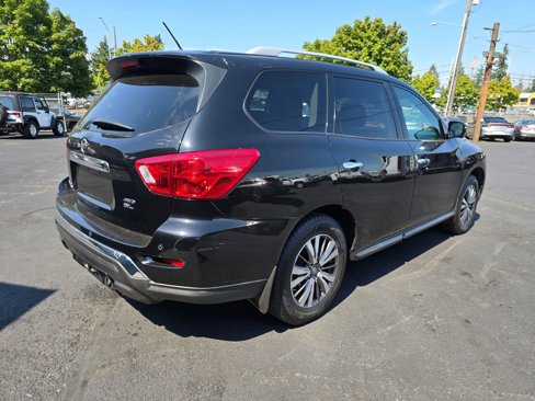 Used 2017 Nissan Pathfinder SL image 5