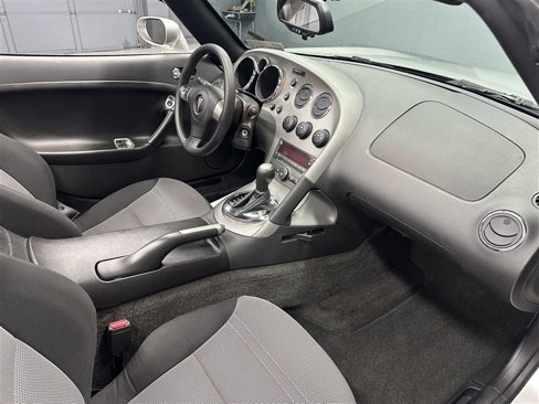 Used 2008 Pontiac Solstice Convertible w/ Preferred Package image 18