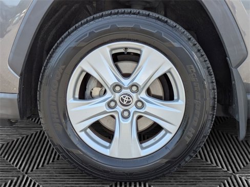 Used 2020 Toyota RAV4 XLE image 9