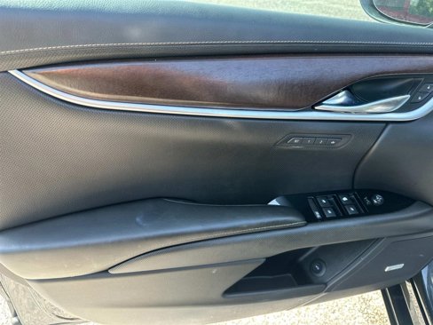 Used 2019 Cadillac XTS Luxury image 10