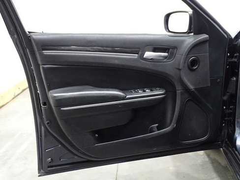 Used 2017 Chrysler 300 Limited image 10
