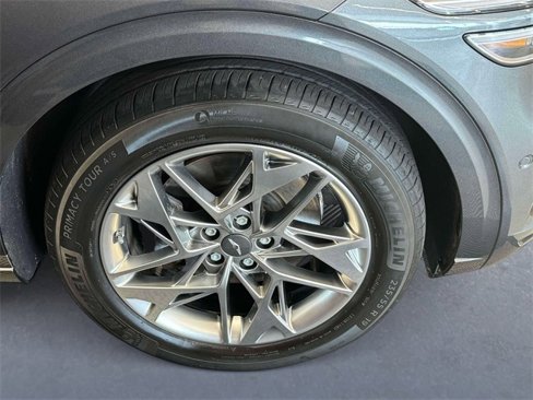 Used 2022 Genesis GV70 2.5T w/ Advanced Package image 9