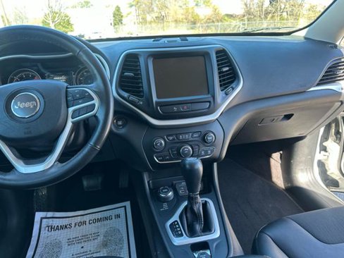 Used 2018 Jeep Cherokee Latitude Plus image 14