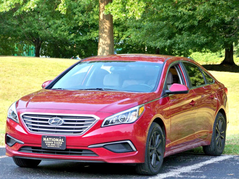 Used 2016 Hyundai Sonata SE image 1