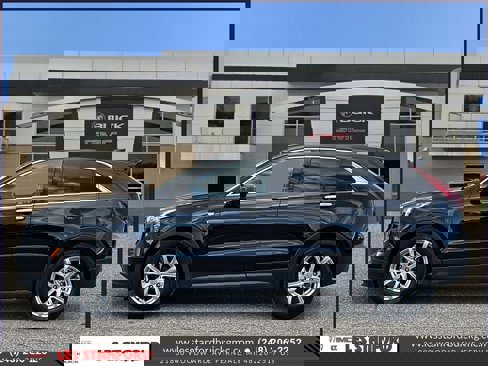 Used 2019 Cadillac XT4 Luxury image 2