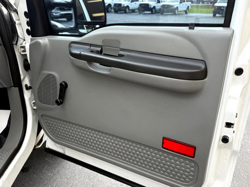 Used 2005 Ford F350 XL image 14