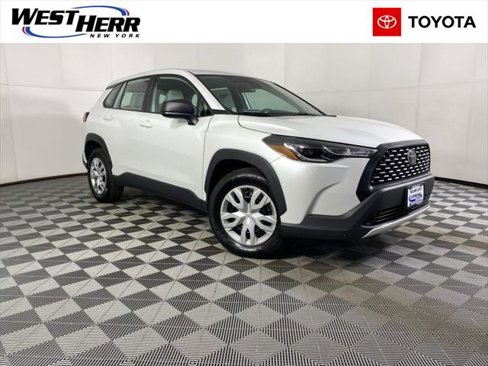 Certified 2022 Toyota Corolla Cross L image 1