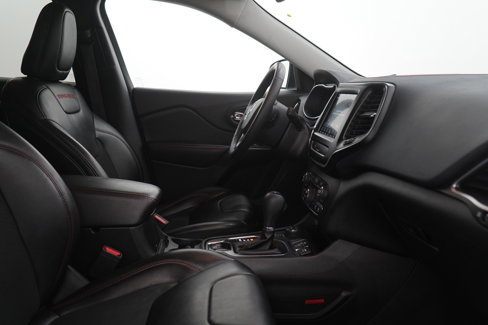 Used 2019 Jeep Cherokee Trailhawk w/ Cold Weather Group image 10