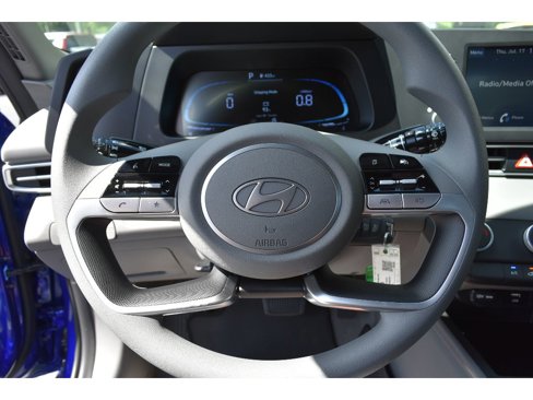 New 2025 Hyundai Elantra SE image 17