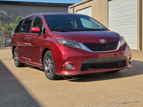 Used 2016 Toyota Sienna SE image 26