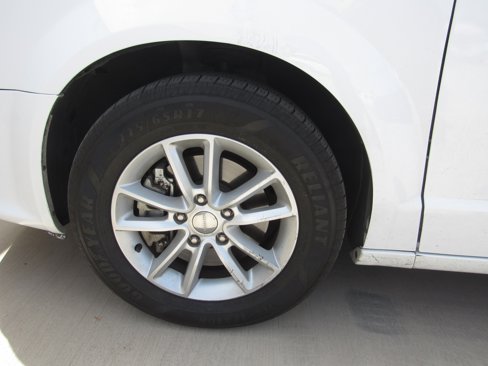 Used 2020 Dodge Grand Caravan SXT image 5