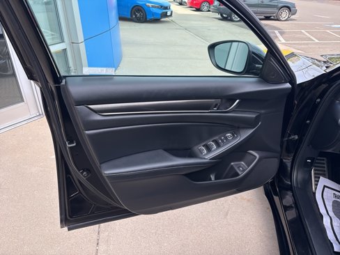 Used 2022 Honda Accord Sport image 11