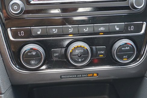 Used 2018 Volkswagen Passat 2.0T image 30