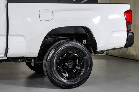 Used 2018 Toyota Tacoma SR image 13