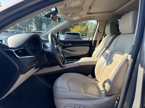 Used 2018 Buick Enclave Essence image 8