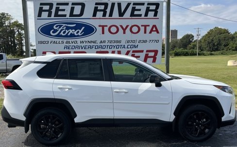 Used 2022 Toyota RAV4 LE image 1