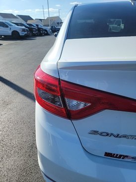 Used 2017 Hyundai Sonata SE w/ Cargo Package image 12