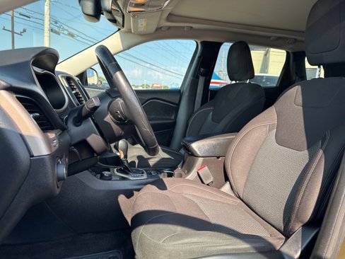 Used 2016 Jeep Cherokee 75th Anniversary image 29