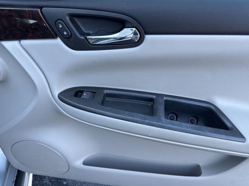Used 2014 Chevrolet Impala LT w/ LT Sunroof Package image 18