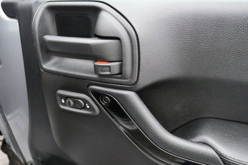 Used 2015 Jeep Wrangler Unlimited Sahara image 15
