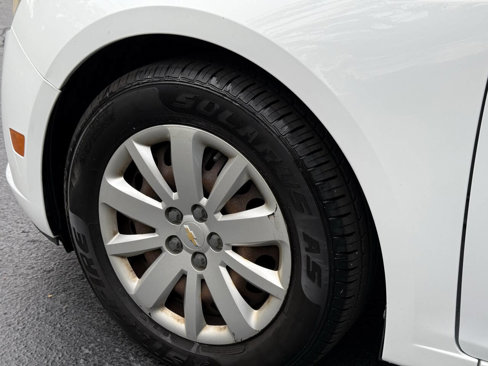 Used 2011 Chevrolet Cruze LS w/ Connectivity Package image 10