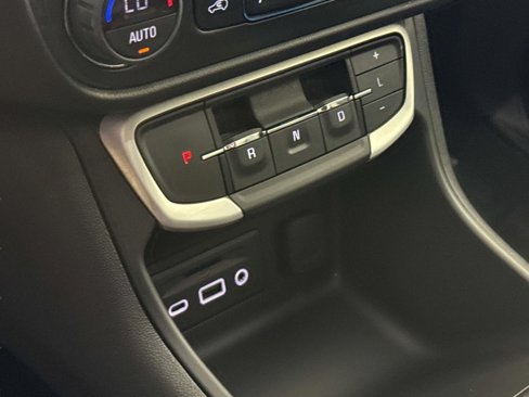 Used 2022 GMC Terrain SLT image 16