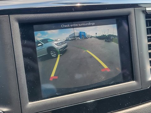 Used 2020 Chrysler Pacifica Touring-L image 16