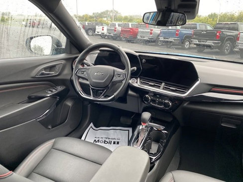 Used 2025 Chevrolet Trax RS image 18