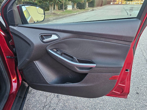 Used 2013 Ford Focus Titanium image 31