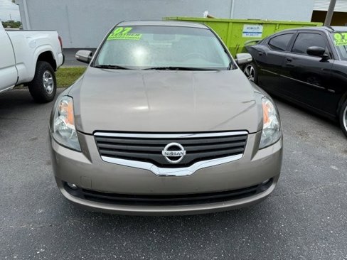 Used 2007 Nissan Altima 3.5 SL w/ Technology Pkg image 2