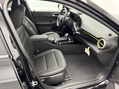 New 2025 Chevrolet Trax ACTIV image 14