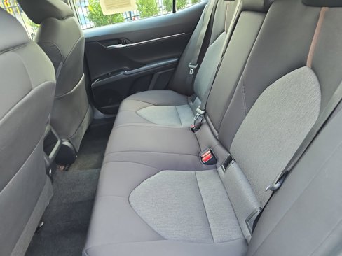 Used 2019 Toyota Camry LE image 13