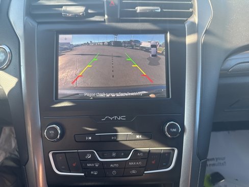 Used 2020 Ford Fusion SE image 24