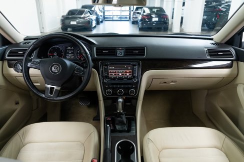 Used 2014 Volkswagen Passat TDI SEL Premium image 9