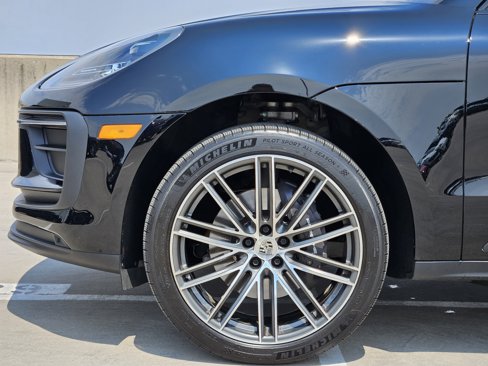 Used 2024 Porsche Macan image 16