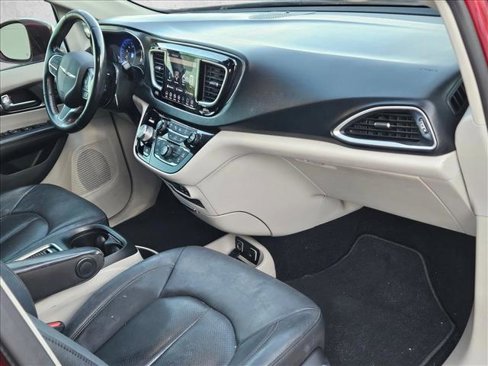 Used 2020 Chrysler Pacifica Touring-L Plus image 18
