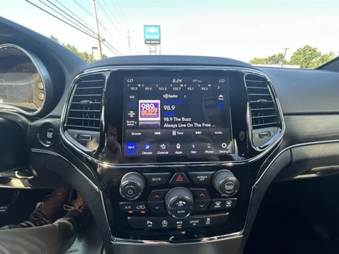 Used 2019 Jeep Grand Cherokee Limited image 13